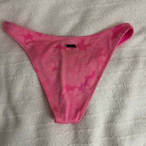 Triangle Bottom - Picture 2 of 3